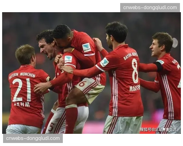 斯特拉斯堡绝杀蒙彼利埃保级成功,赛后球迷涌入球场庆祝 斯特拉斯堡绝杀蒙彼利埃保级成功,赛后球迷涌入球场庆祝